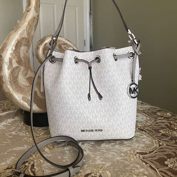 Michael Kors Handbags - Michael Kors bucket